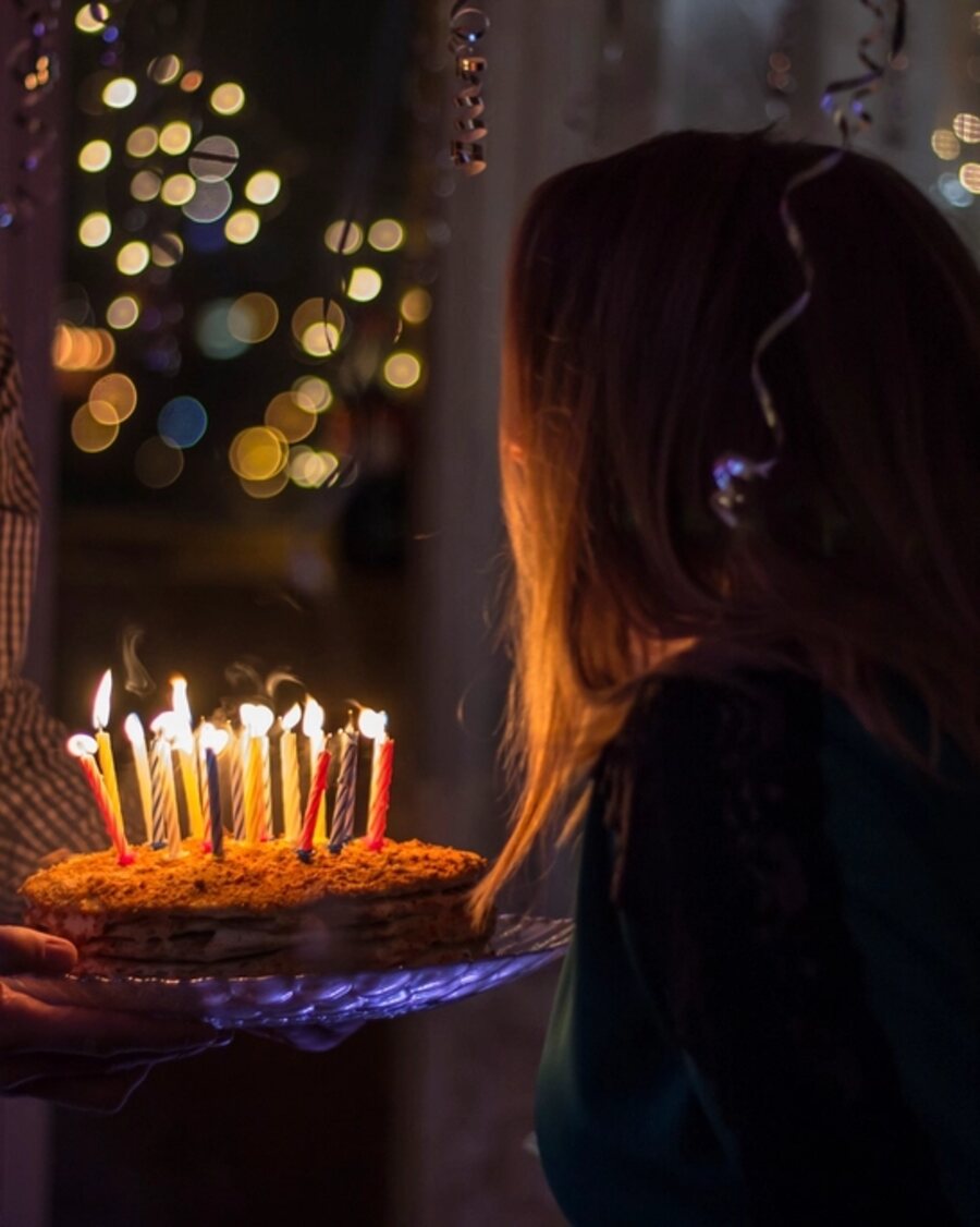 Fotografía de la invitación de ejemplo de cumpleaños